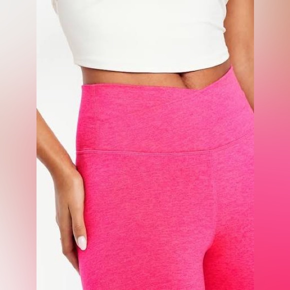 Old Navy Extra HighWaisted CloudComfy 7/8 Leggings hot pink Flamingo, Medium NWT - Picture 2 of 9